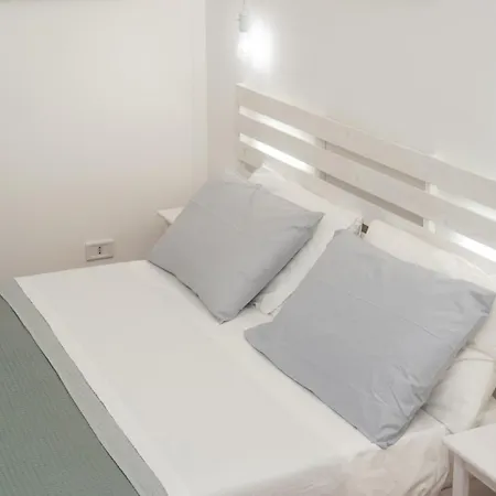 Due Metri Sopra Al Mare Apartment *